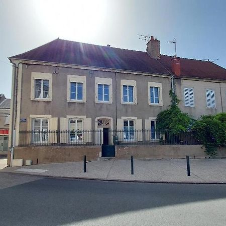 Les Gites Du Chateau Châteaumeillant Exteriör bild